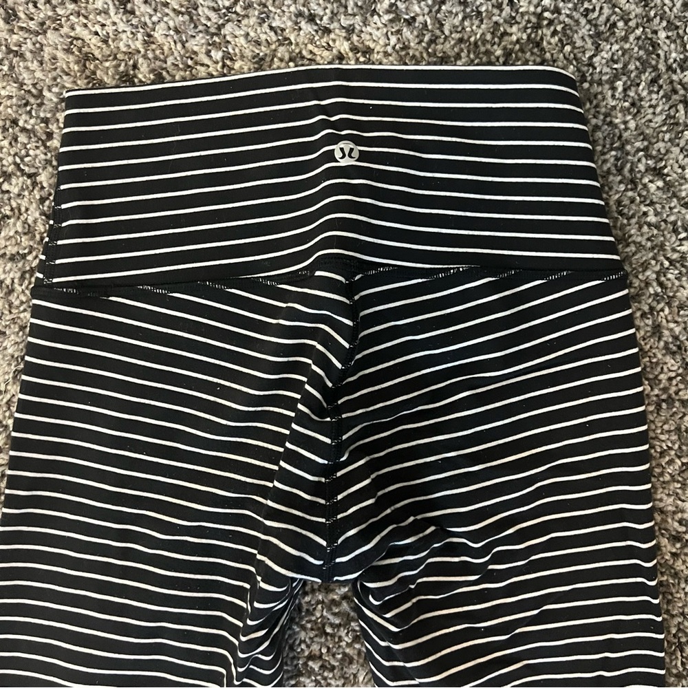 Lulu lemon cropped stripped leggings